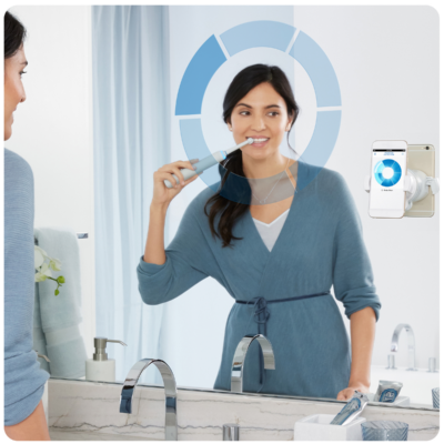 hammaste valgendamine - naine peseb hambaid