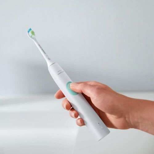 kuidas pesta hambaid elektrilise hambaharjaga - elektriline hambahari käes