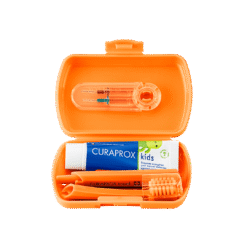 Curaprox Kids Reisikomplekt ORANŽ- hambahari, pasta + 2 hambavaheharja