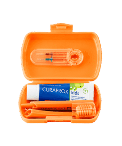 Curaprox Kids Reisikomplekt ORANŽ- hambahari, pasta + 2 hambavaheharja